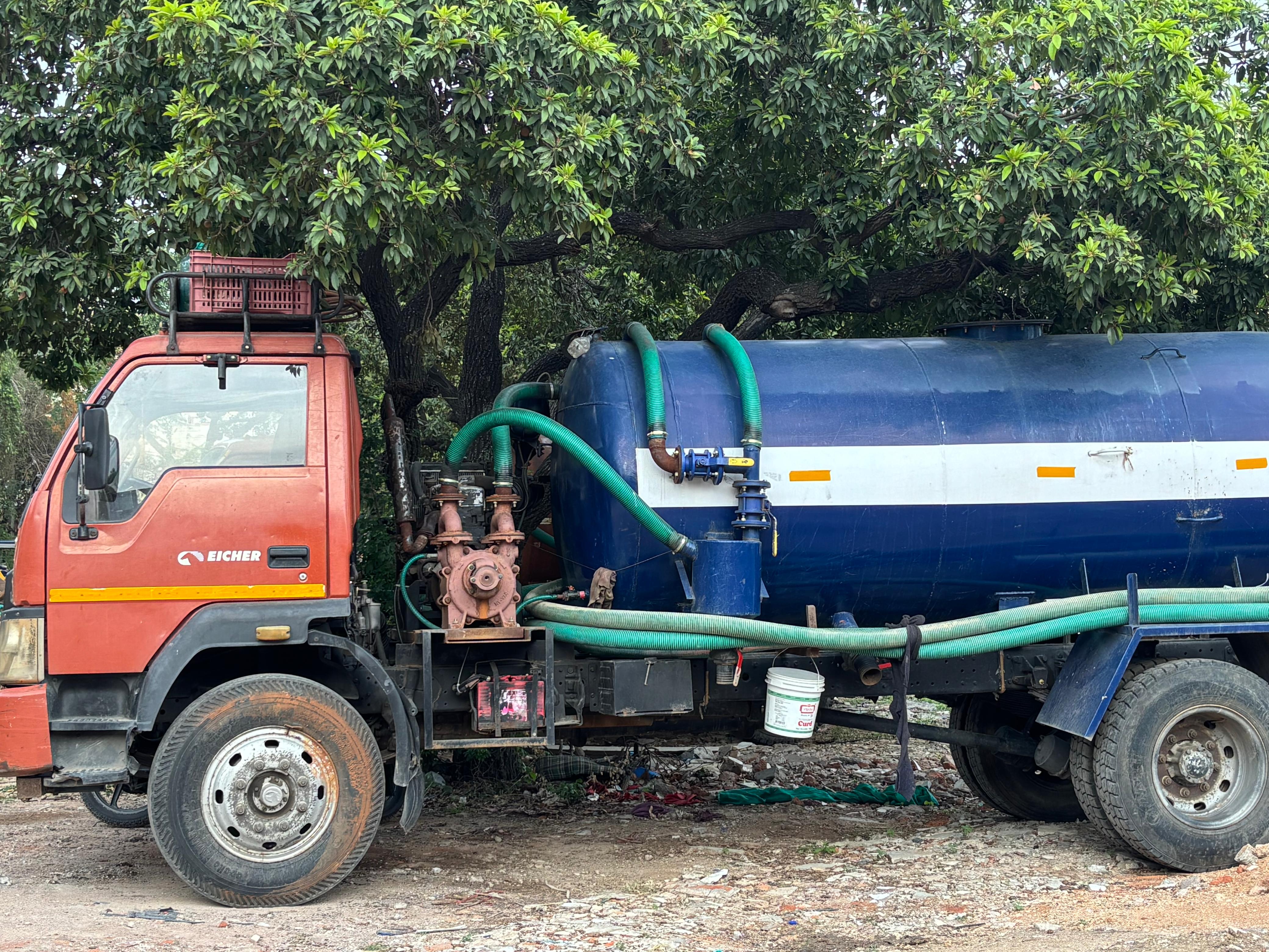 Septic tank cleaning service