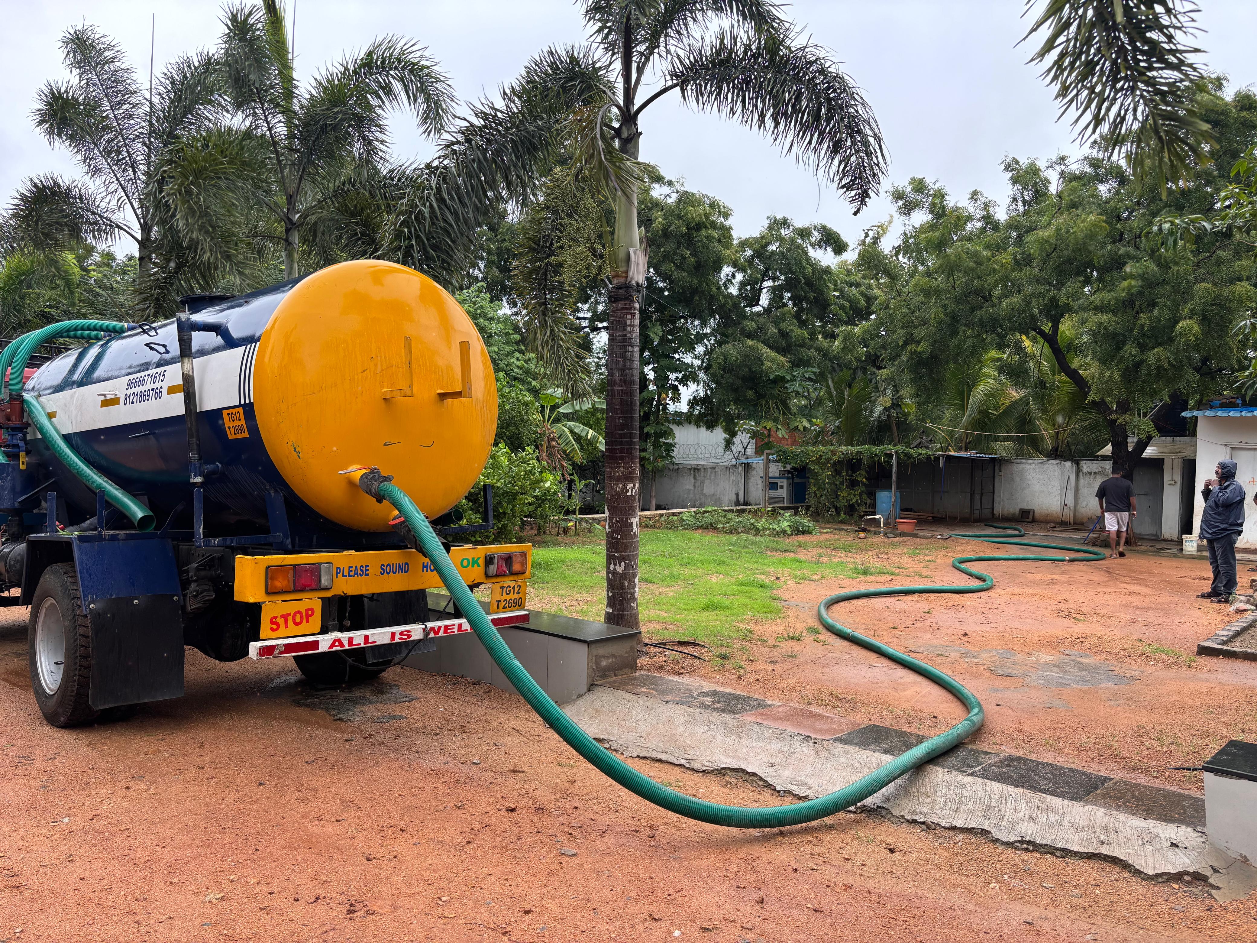 Septic tank cleaning service