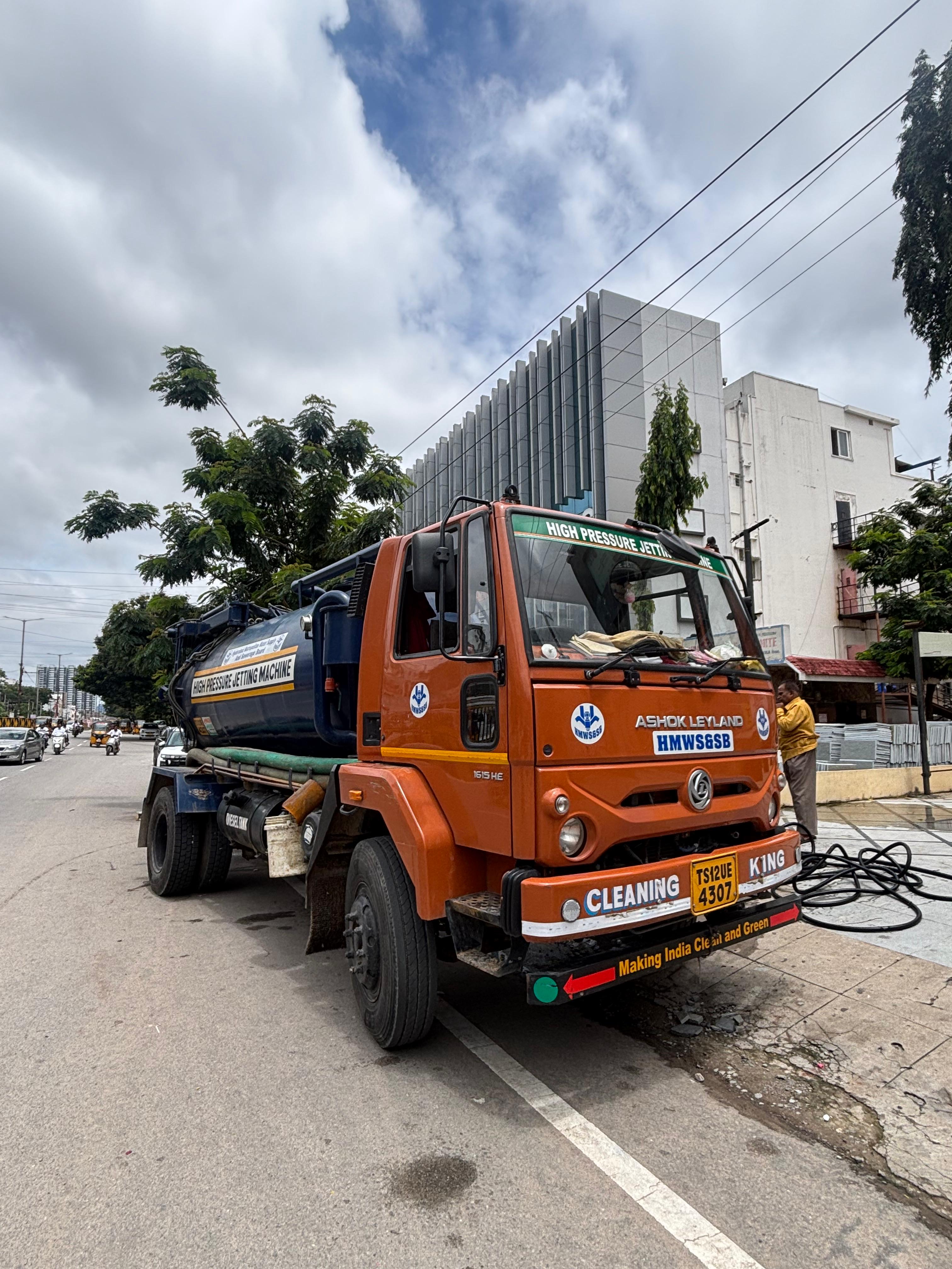 Septic tank cleaning service