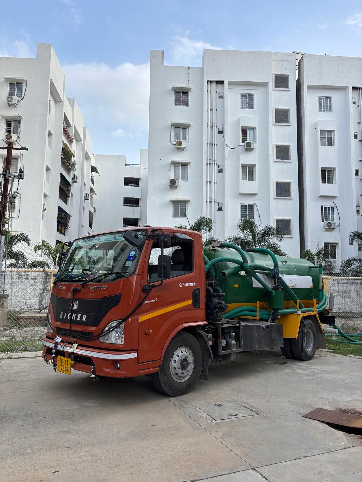Septic tank cleaning service