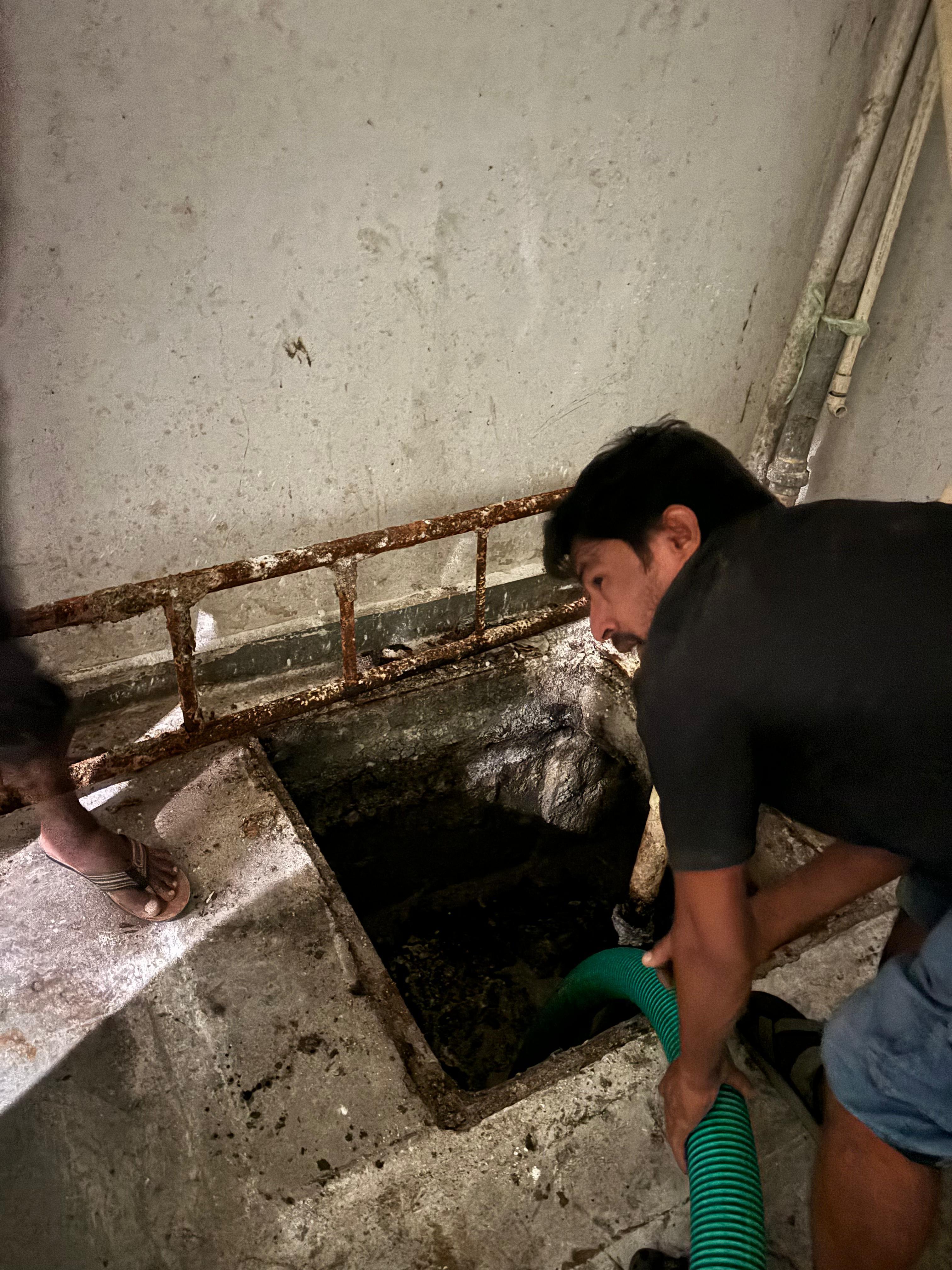 Septic tank cleaning service