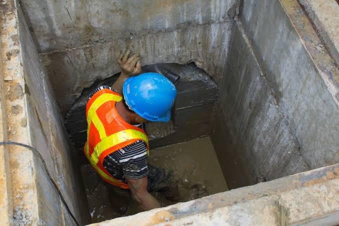 Septic tank cleaning service